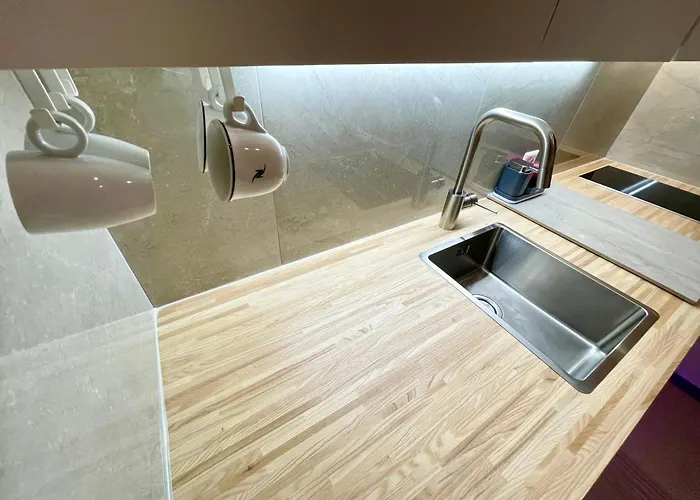 Sunny-nest, Garden Apartman *